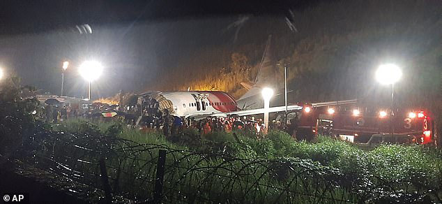 Máy bay Ấn Độ trượt đường băng, vỡ làm đôi, cả 2 phi công tử vong - Ảnh 5.