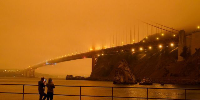 Bầu trời San Francisco biến thành màu cam như sao Hỏa - Ảnh 2.