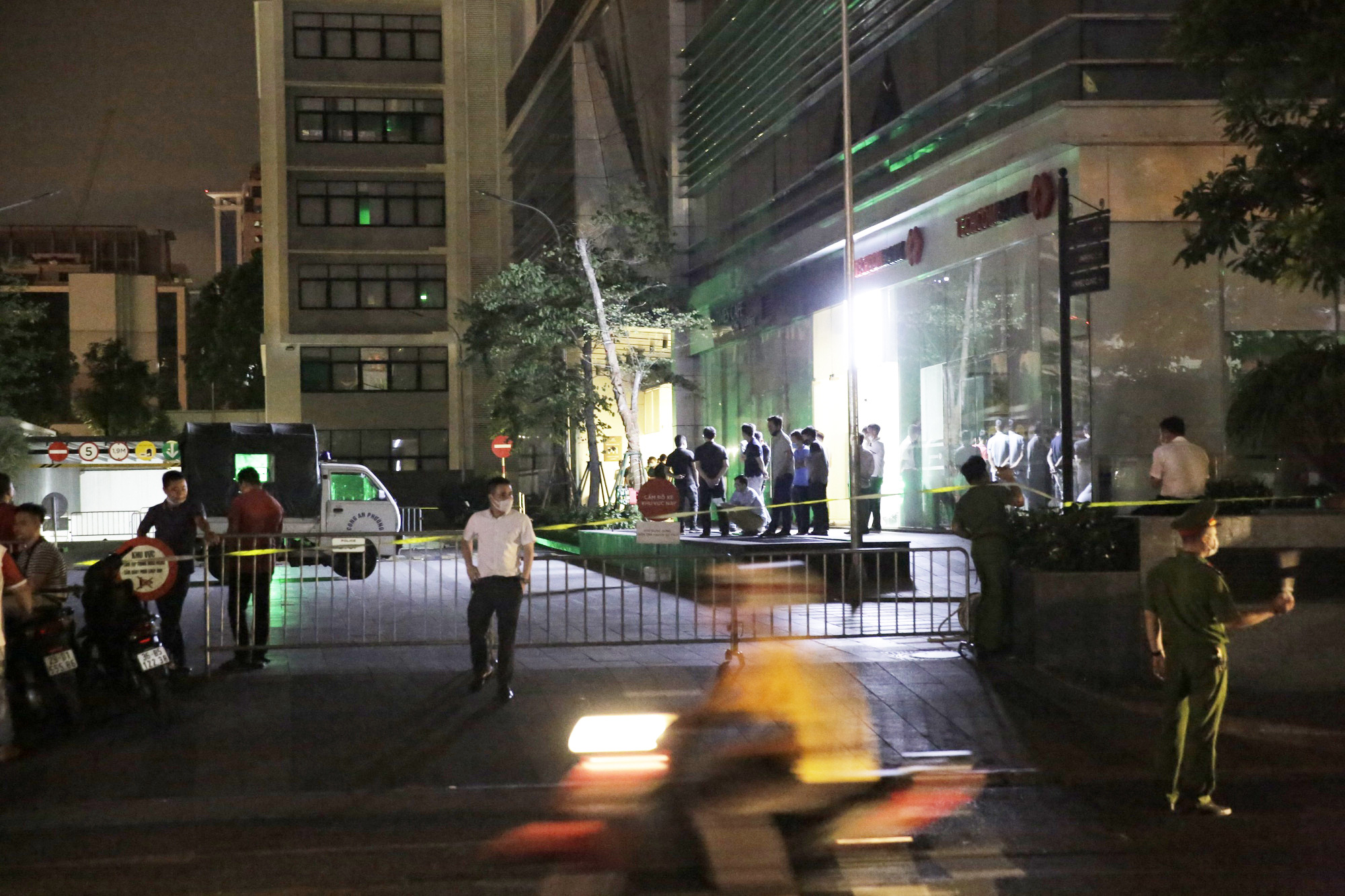 Determining the cause of death of a couple, a man and a woman who rented the 35th floor of the apartment building, died - Photo 2.