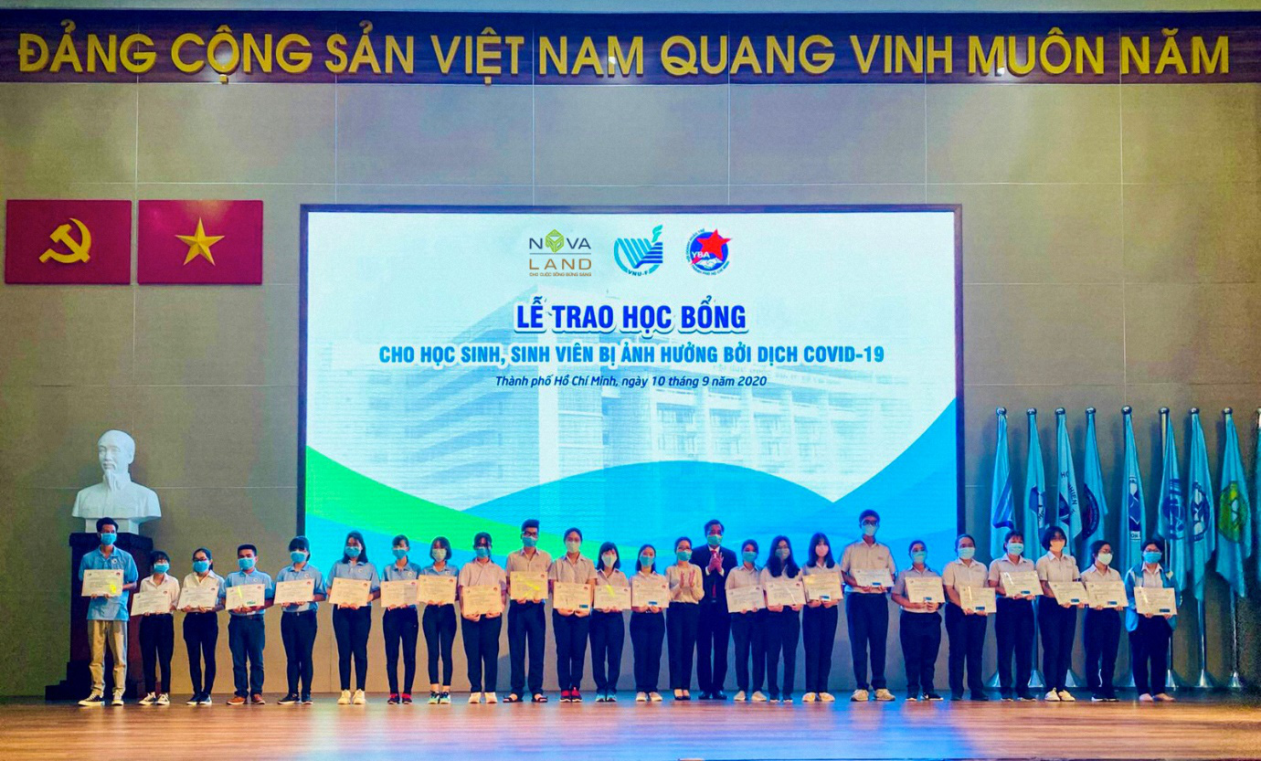 Hơn 8.000 suất học bổng chắp cánh ước mơ cho nữ sinh hiếu học