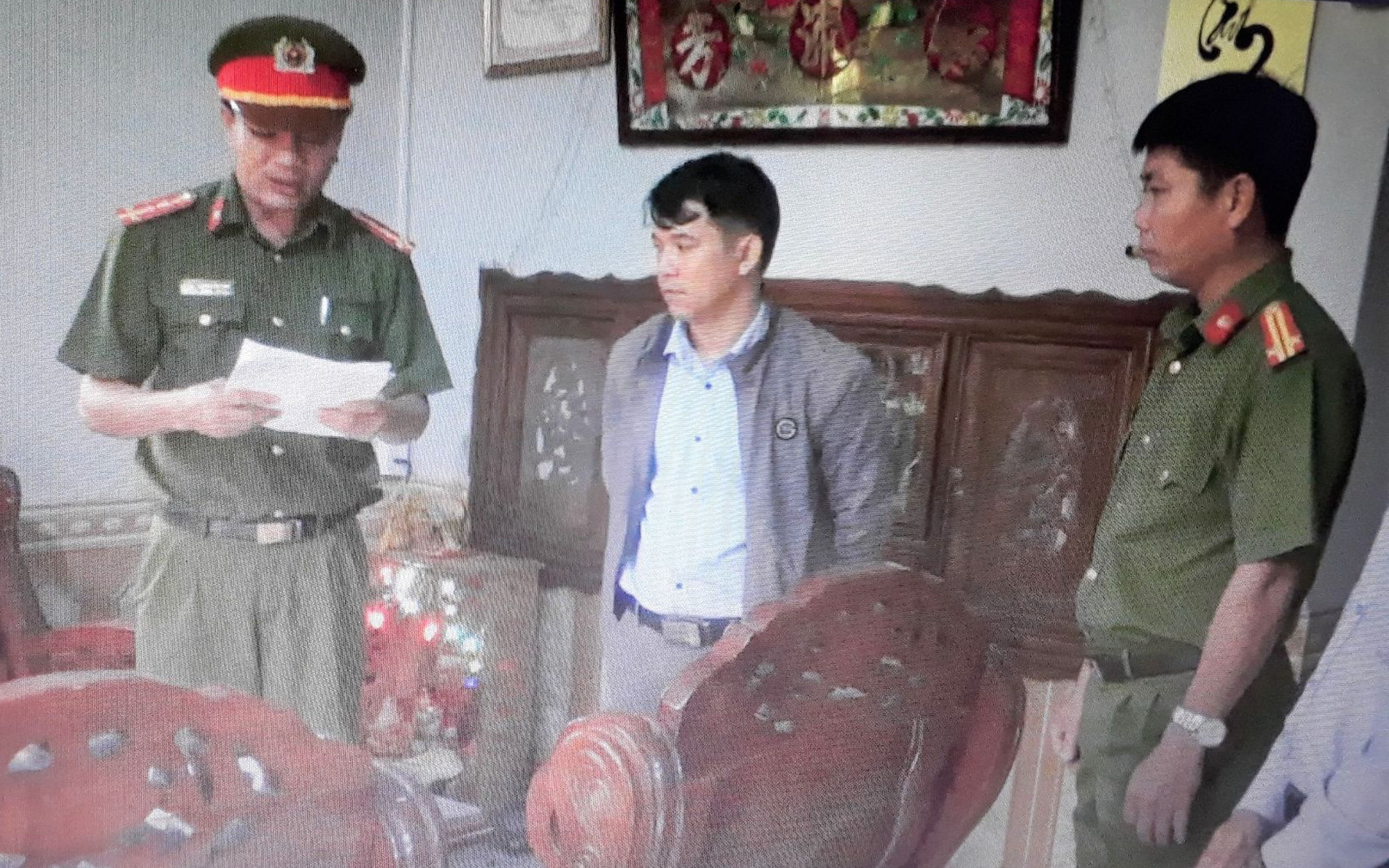 Quang Nam: Two officers were arrested in Nui Thanh district - Photo 2.