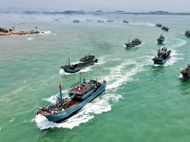 The United States Coast Guard declares war on Chinese fishing boats they hunt - Photo 1.