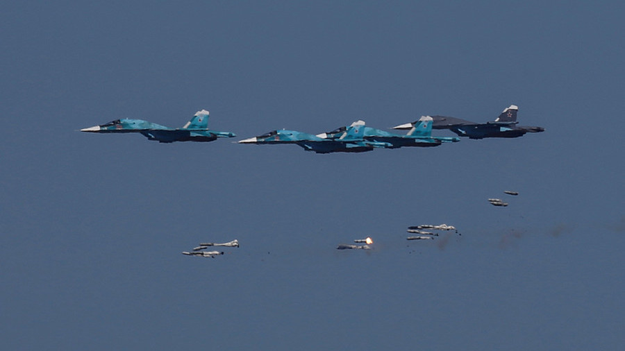 Russia launched its largest air strike in Syria since the ceasefire - Photo 1.