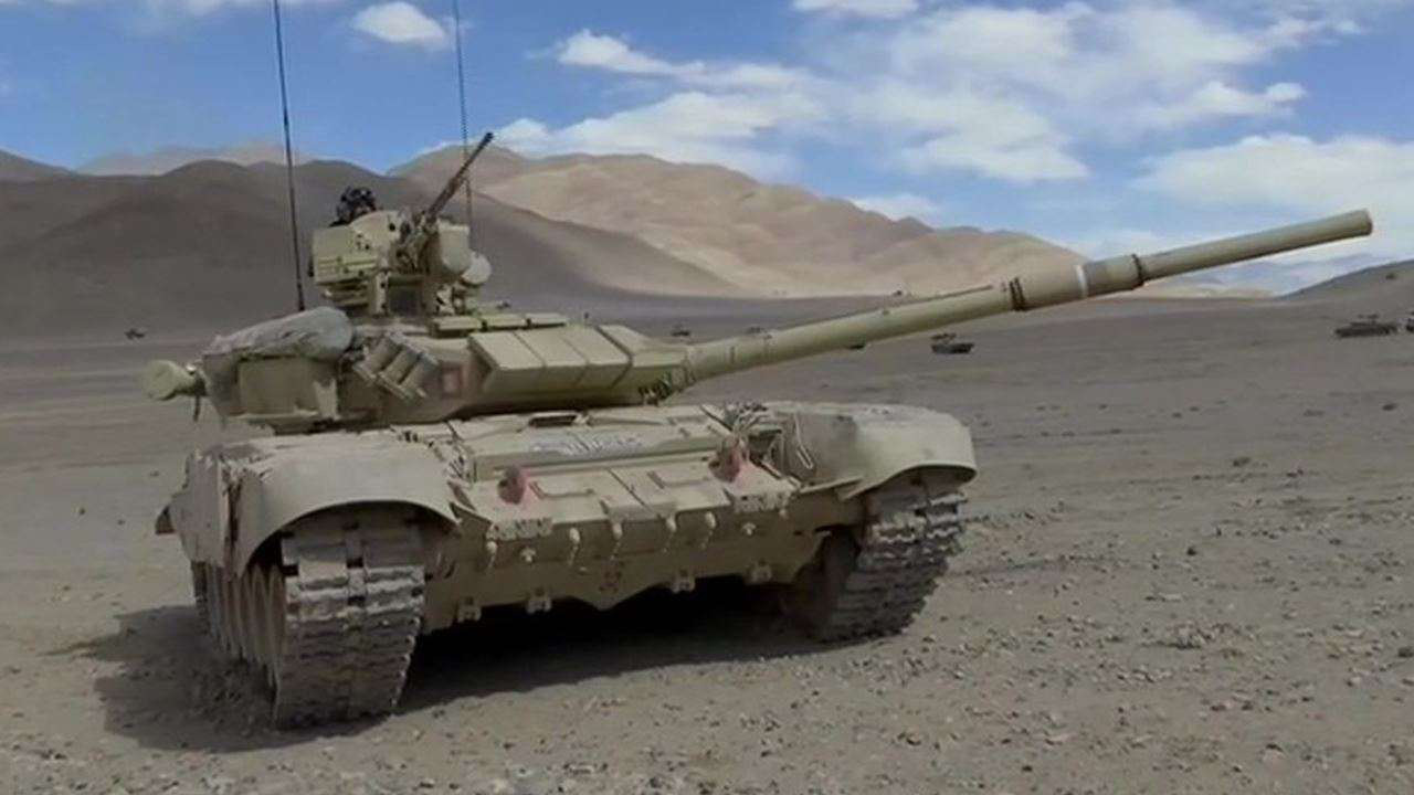 Xe tăng T-90: Những chiếc xe tăng T-90 với thiết kế hiện đại và tính năng vượt trội đang chờ đón bạn khám phá. Hãy cùng chiêm ngưỡng những hình ảnh và trải nghiệm được mang lại bởi \