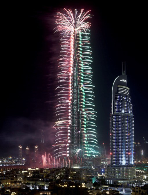 Quốc kỳ Việt Nam tung bay trên tòa tháp cao nhất thế giới Burj Khalifa - Ảnh 3.