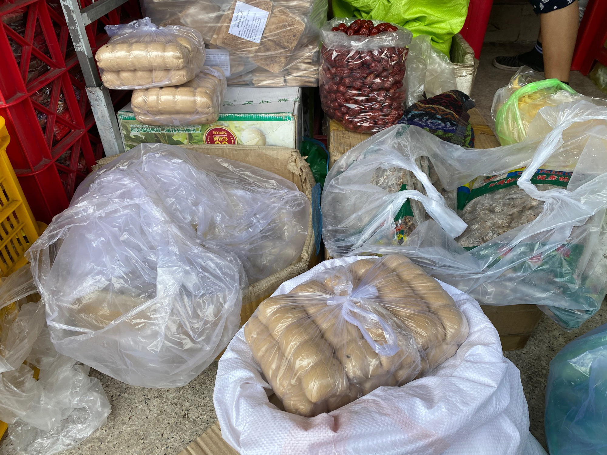 Thực phẩm chay giả mặn không nhãn mác bán đầy chợ