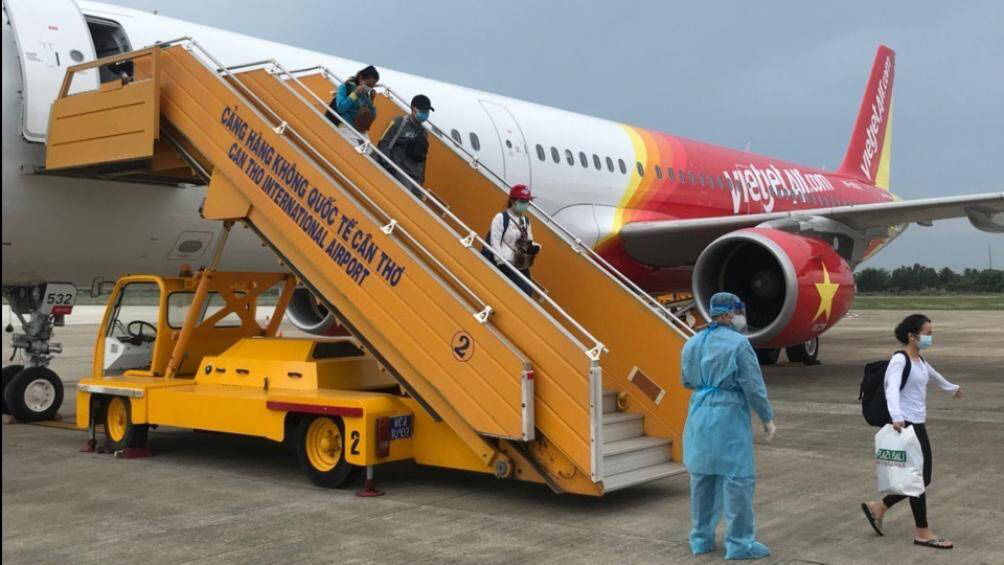 Tan Son Nhat Airport welcomes 405 Vietnamese from Korea - Photo 3.