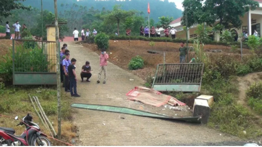 Bộ trưởng Phùng Xuân Nhạ gửi lời chia buồn tới gia đình học sinh bị tai nạn tại Lào Cai - Ảnh 1.