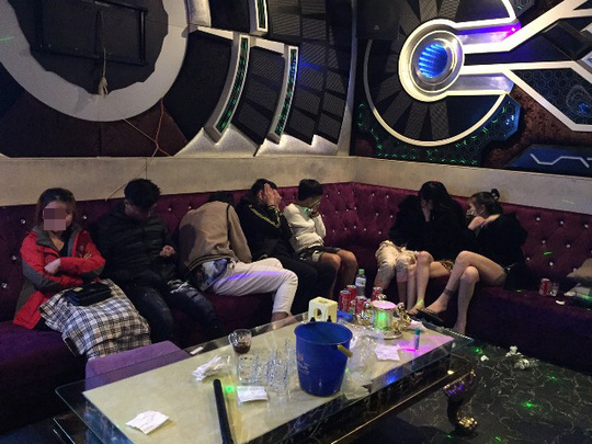 47 nam nữ phê ma túy trong quán karaoke ở Quảng Nam - Ảnh 2.