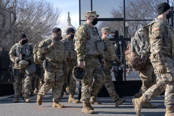 United States: Tens of thousands of National Guards are relentlessly flocking to Washington - Photo 3.