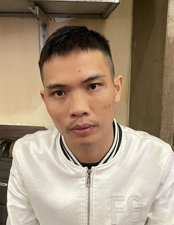 Bị bắt vì không đội mũ bảo hiểm, thanh niên livestream vu khống, xúc phạm công an - Ảnh 1. Bị bắt vì không đội mũ bảo hiểm, thanh niên livestream vu khống, xúc phạm công an - Ảnh 1.