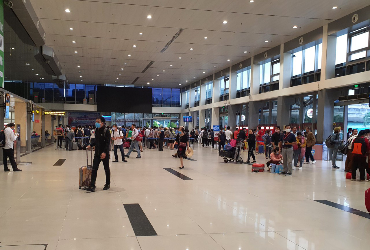 Sân bay Tân Sơn Nhất lên phương án chống nghẽn dịp Tết - Báo Người ...
