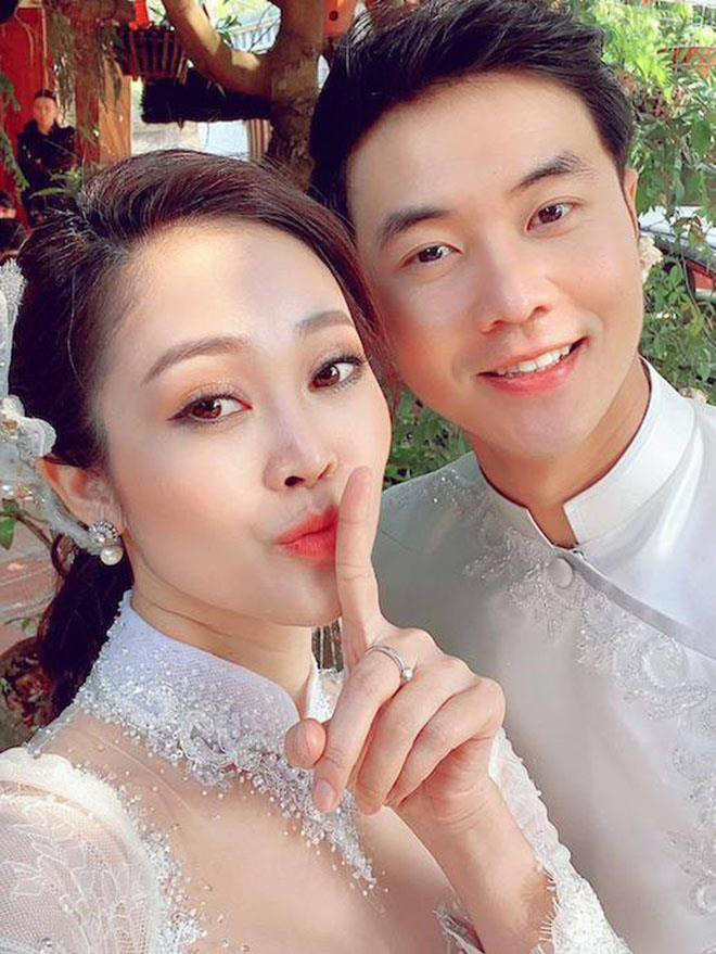 MC nổi tiếng của VTV Thuỳ Linh hạnh phúc rạng ngời bên chồng sắp ...