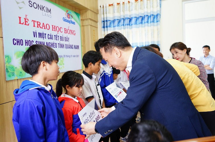 Sonkim Land trao học bổng vì một cái Tết đủ đầy cho học sinh nghèo tỉnh Quảng Nam