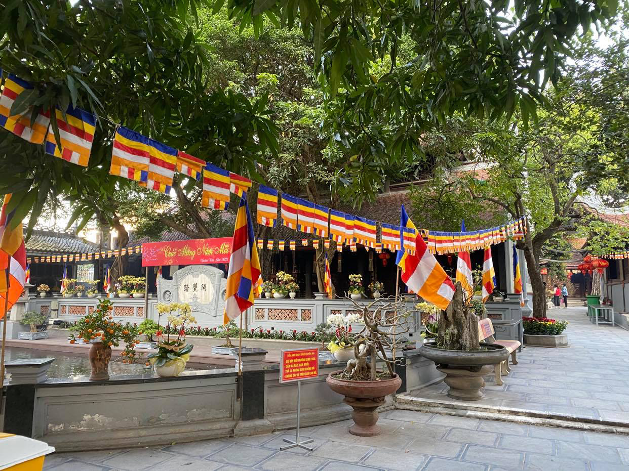 Lo ngại Covid-19, chùa Hà nổi tiếng linh thiêng đóng cửa không đón khách  đầu năm - Báo Người lao động