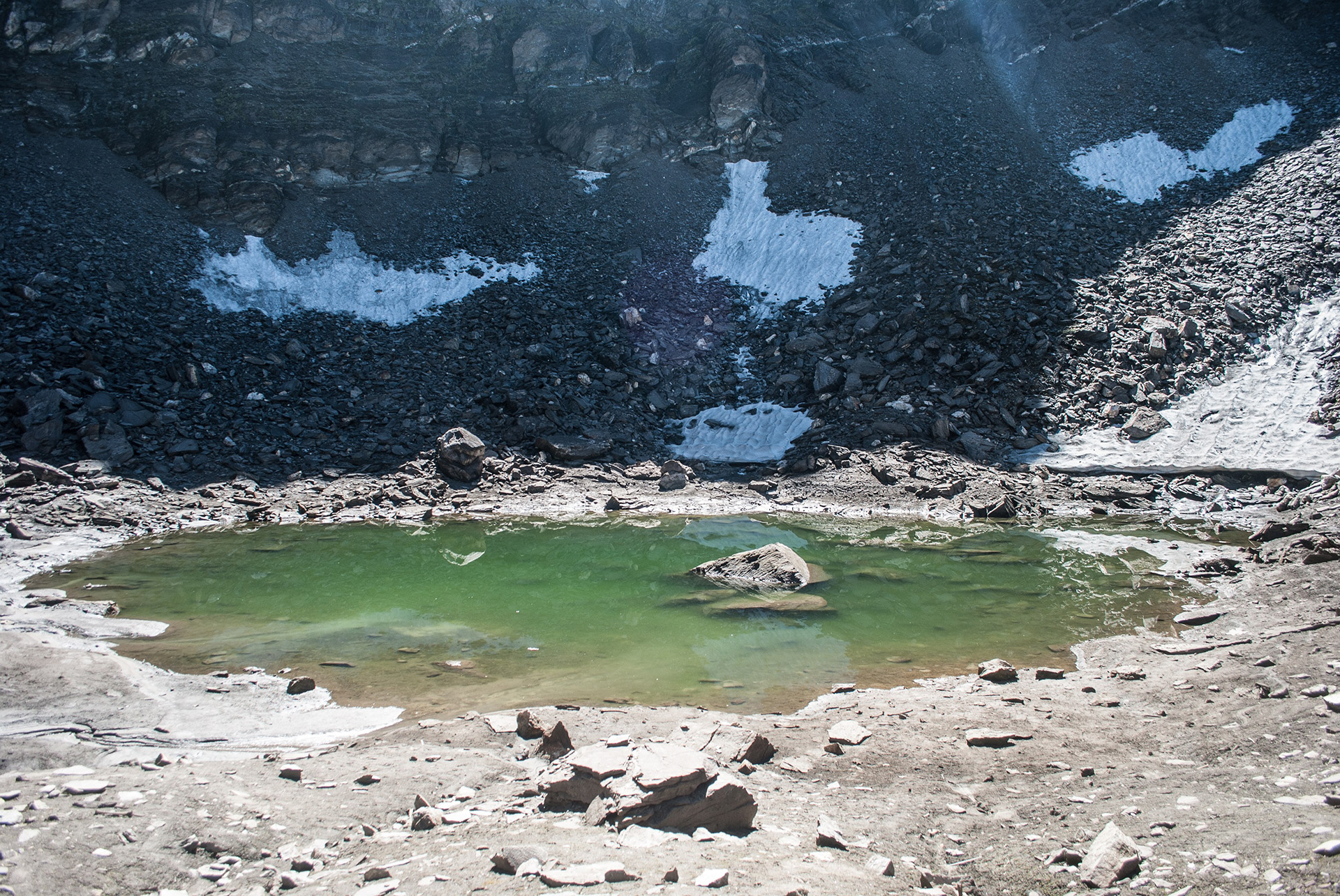 [eMagazine] Hồ xương người bí ẩn trên dãy Himalaya - Ảnh 3.