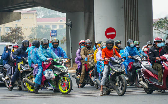 Ùn tắc dài cả 1 km trên cao tốc Hà Nội - Ninh Bình khi người dân trở lại làm việc sau kỳ nghỉ Tết - Ảnh 13.