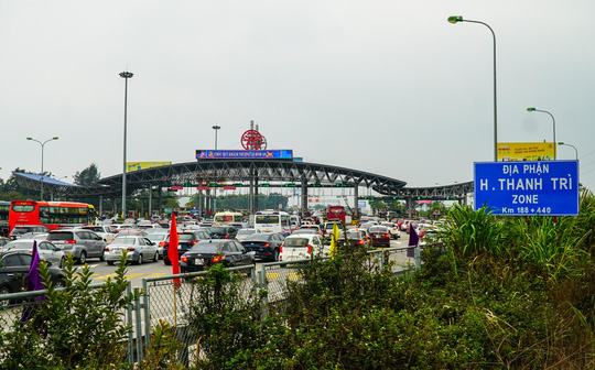 Ùn tắc dài cả 1 km trên cao tốc Hà Nội - Ninh Bình khi người dân trở lại làm việc sau kỳ nghỉ Tết - Ảnh 5.