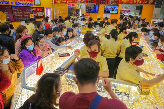Doanh nghiệp vàng bội thu dịp Thần Tài - Ảnh 1. Doanh nghiệp vàng bội thu dịp Thần Tài - Ảnh 1.