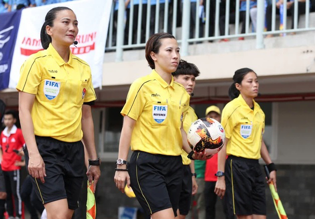 Trọng tài Việt Nam được FIFA nhắm điều hành World Cup Bóng đá nữ 2023 - Ảnh 1. Trọng tài Việt Nam được FIFA nhắm điều hành World Cup Bóng đá nữ 2023 - Ảnh 1.