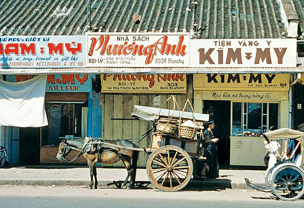 Người vẽ lại Sài Gòn xưa qua bảng hiệu  VnExpress Đời sống