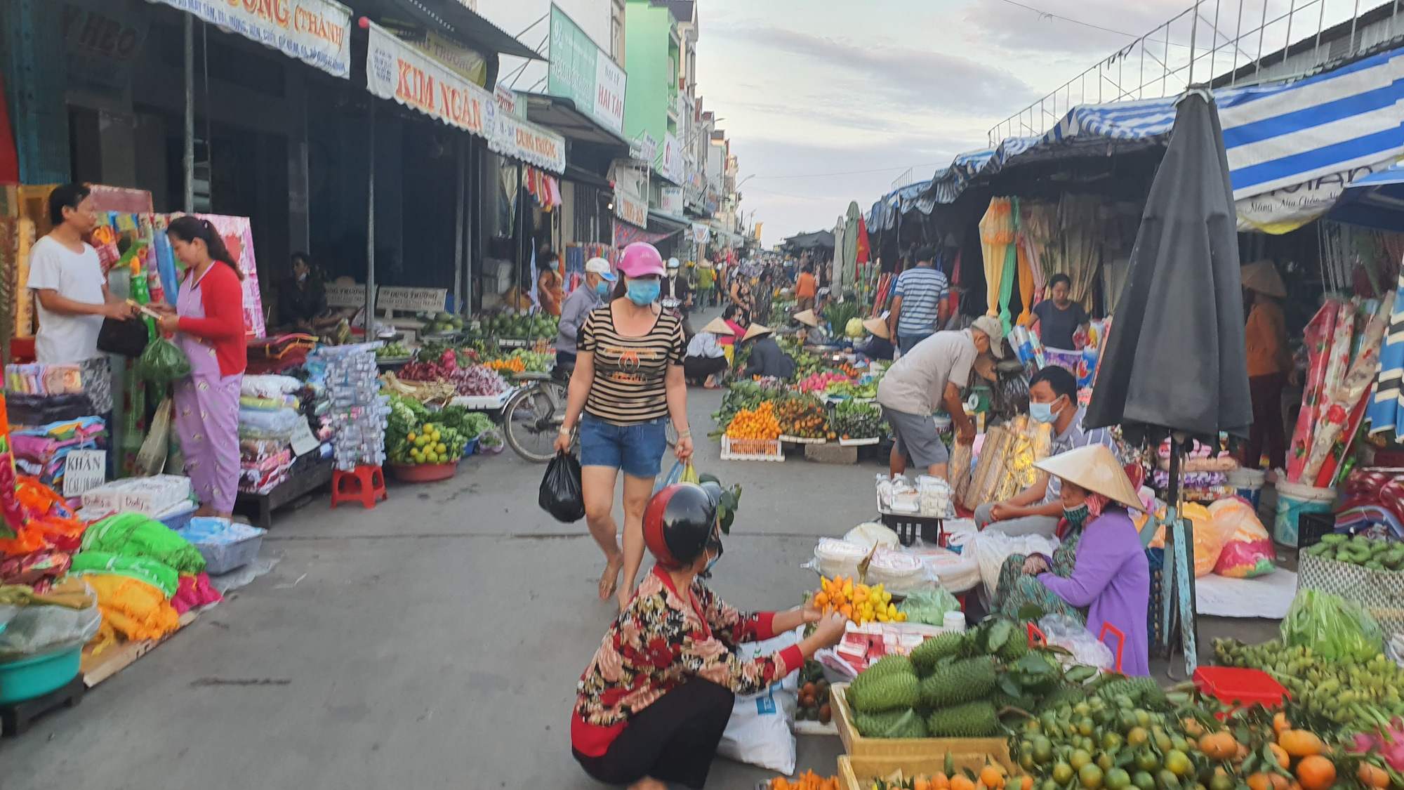 Tục đi chợ Tết  Nét đẹp văn hóa lâu đời của người Việt