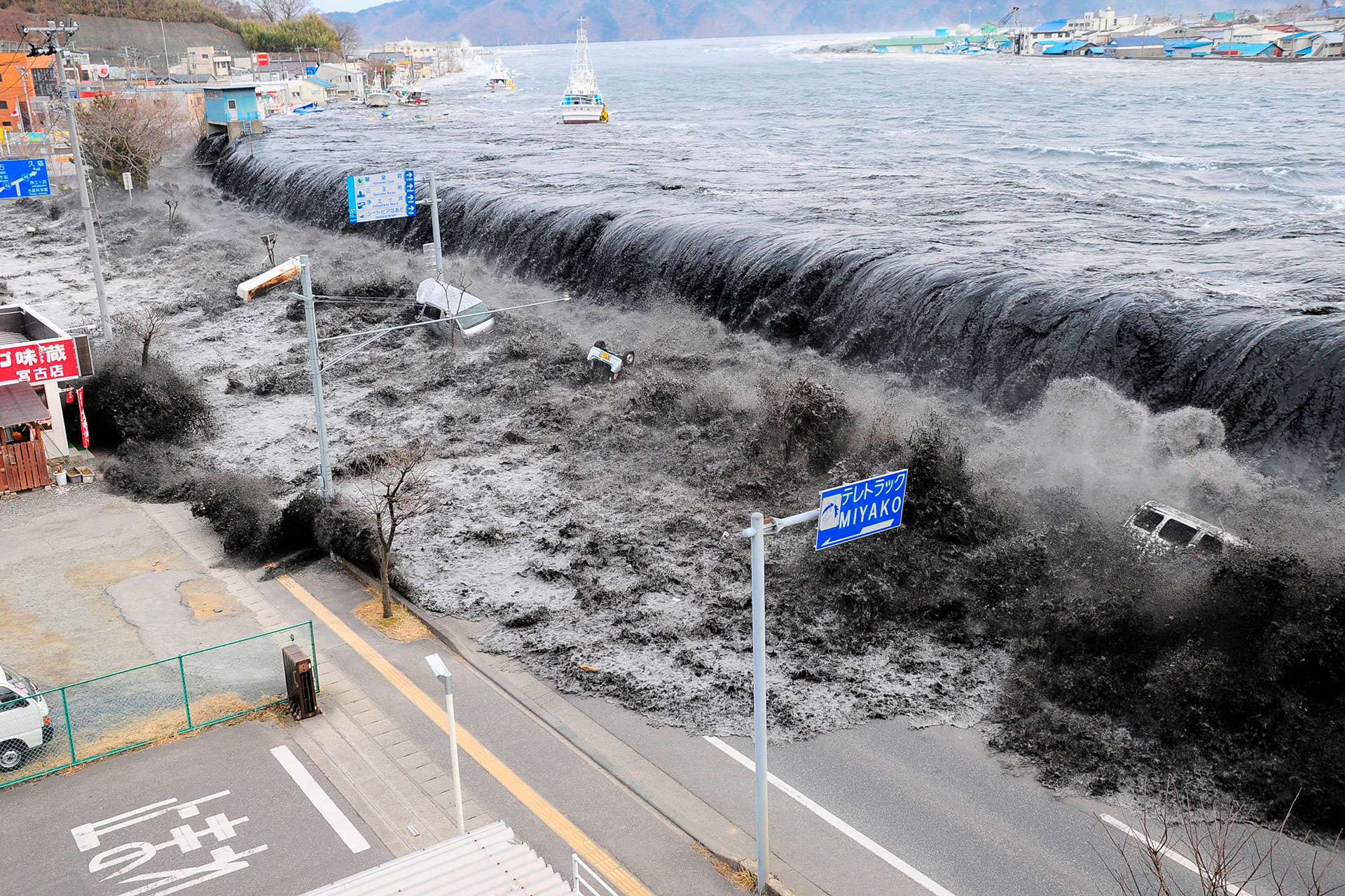 Nhìn lại thảm họa động đất - sóng thần làm nghiêng trục Trái Đất 10 năm trước - Ảnh 5.