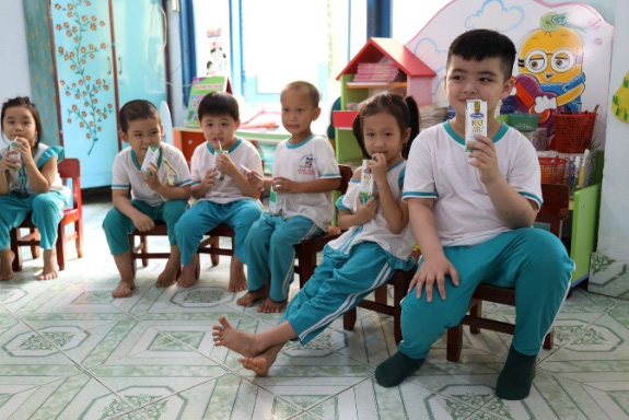 Sữa học đường tỉnh Bến Tre nhận được nhiều điểm cộng - Ảnh 1.