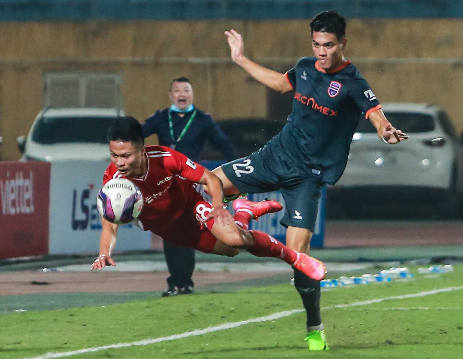 Ngọc Hải trở lại ghi bàn giúp CLB Viettel thắng đậm trước Bình Dương - Ảnh 4.