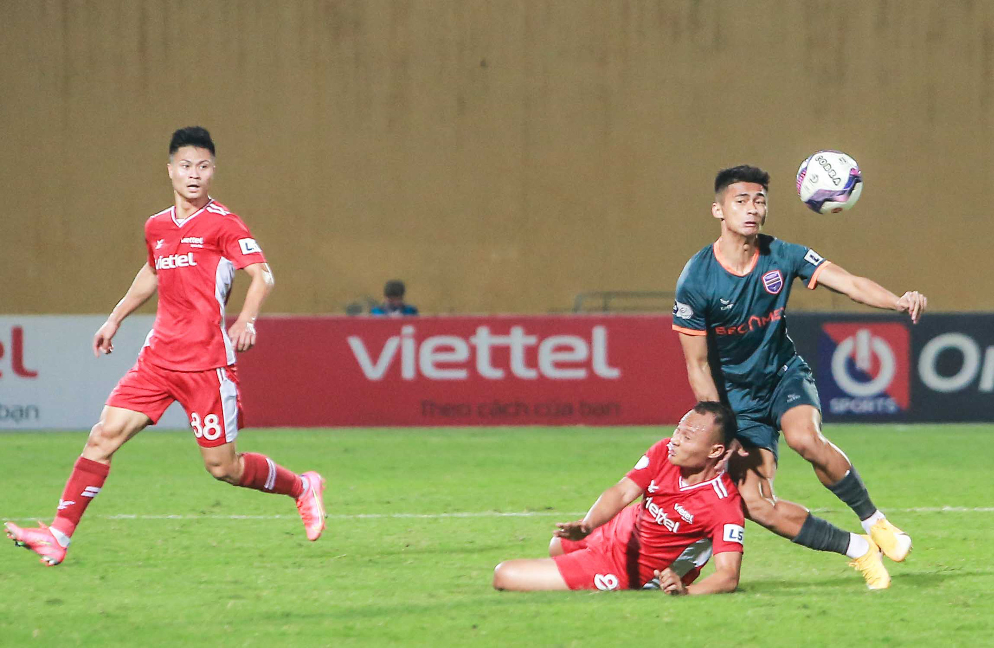 Ngọc Hải trở lại ghi bàn giúp CLB Viettel thắng đậm trước Bình Dương - Ảnh 9.