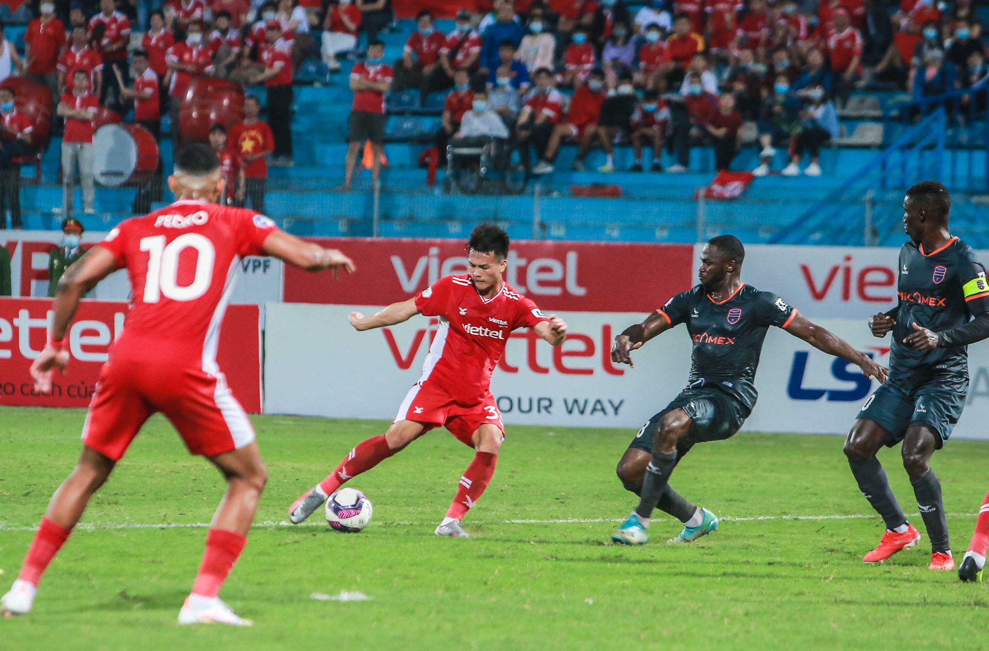 Ngọc Hải trở lại ghi bàn giúp CLB Viettel thắng đậm trước Bình Dương - Ảnh 11.