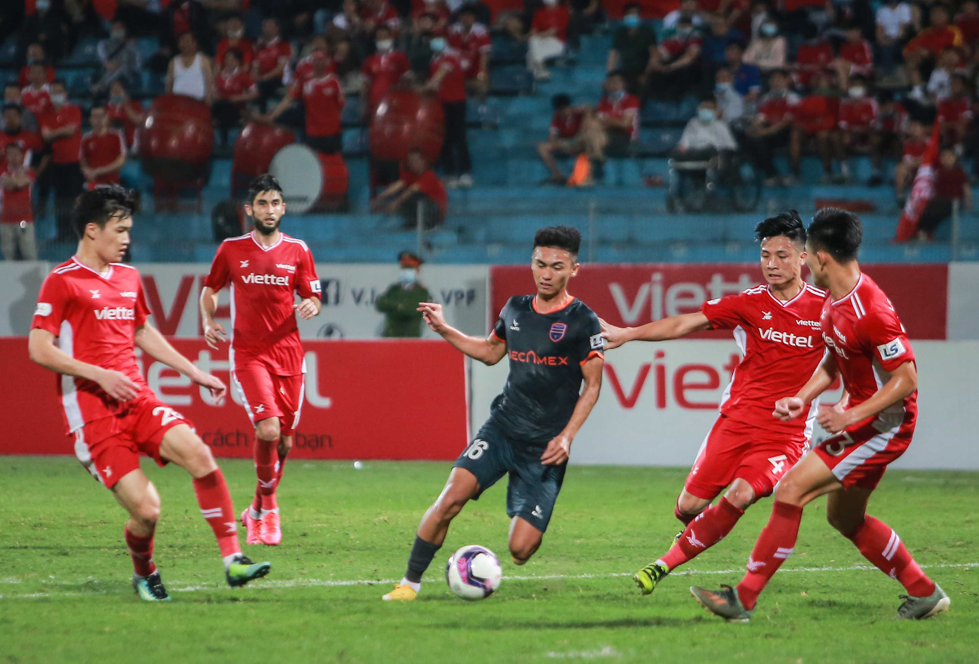 Ngọc Hải trở lại ghi bàn giúp CLB Viettel thắng đậm trước Bình Dương - Ảnh 14.