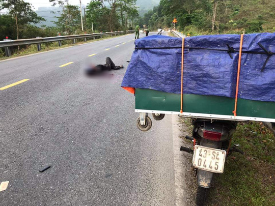 Thanh niên chết bất thường giữa đường ở Quảng Nam: Do tai nạn giao thông - Ảnh 1.
