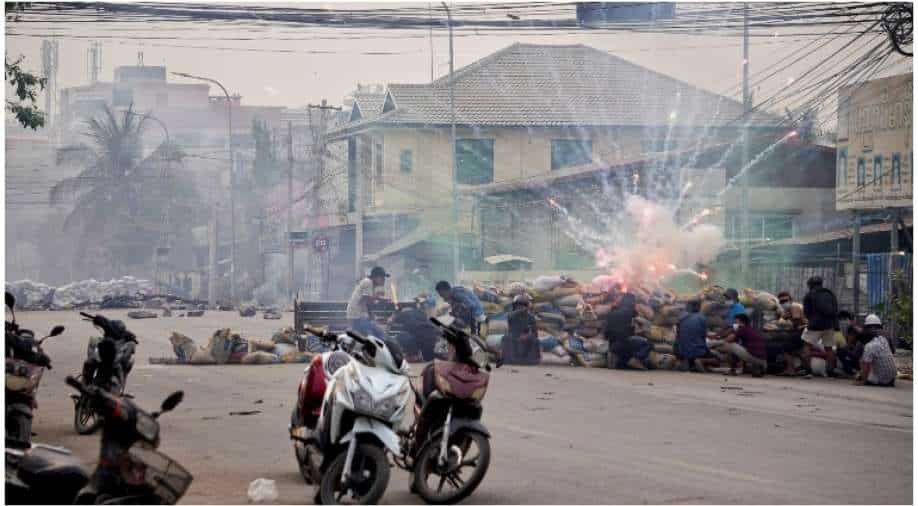 Myanmar: The number of people killed increased, doctors took to the streets to protest - Photo 2.