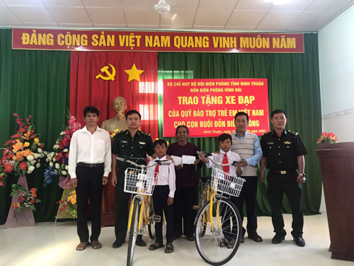 Lực lượng biên phòng Ninh Thuận chắp cánh ước mơ từ biên giới biển - Ảnh 1.