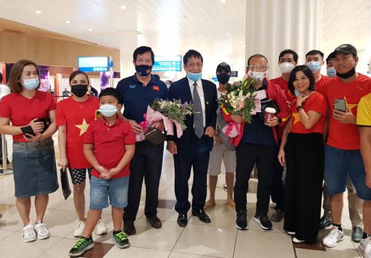 Tuyển Việt Nam đến UAE, sẵn sàng đấu Trung Quốc - Ảnh 1.
