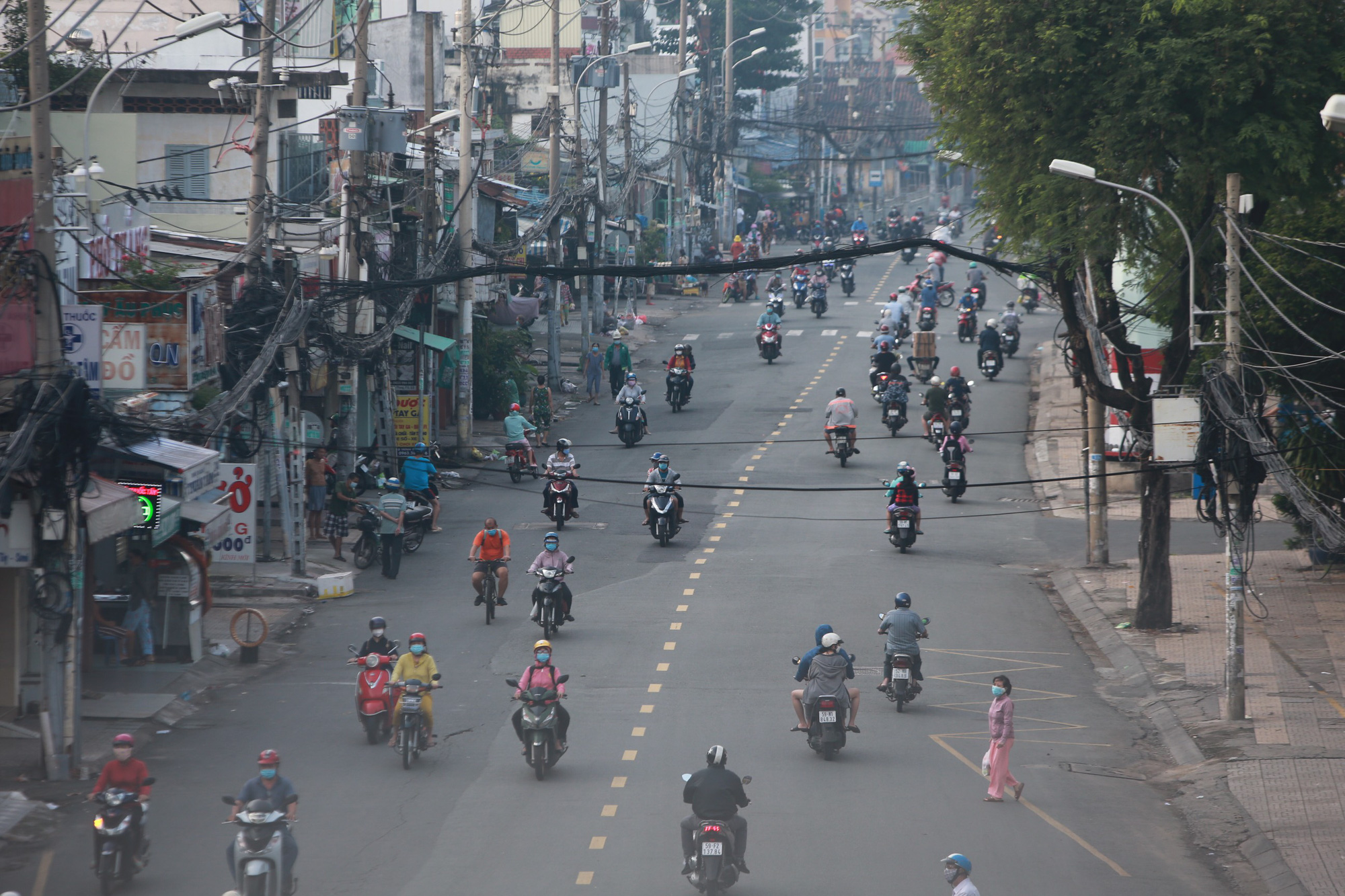 Những hình ảnh lạ mà rất quen ngày đầu tiên TP HCM mở cửa - Ảnh 4. Những hình ảnh lạ mà rất quen ngày đầu tiên TP HCM mở cửa - Ảnh 4.