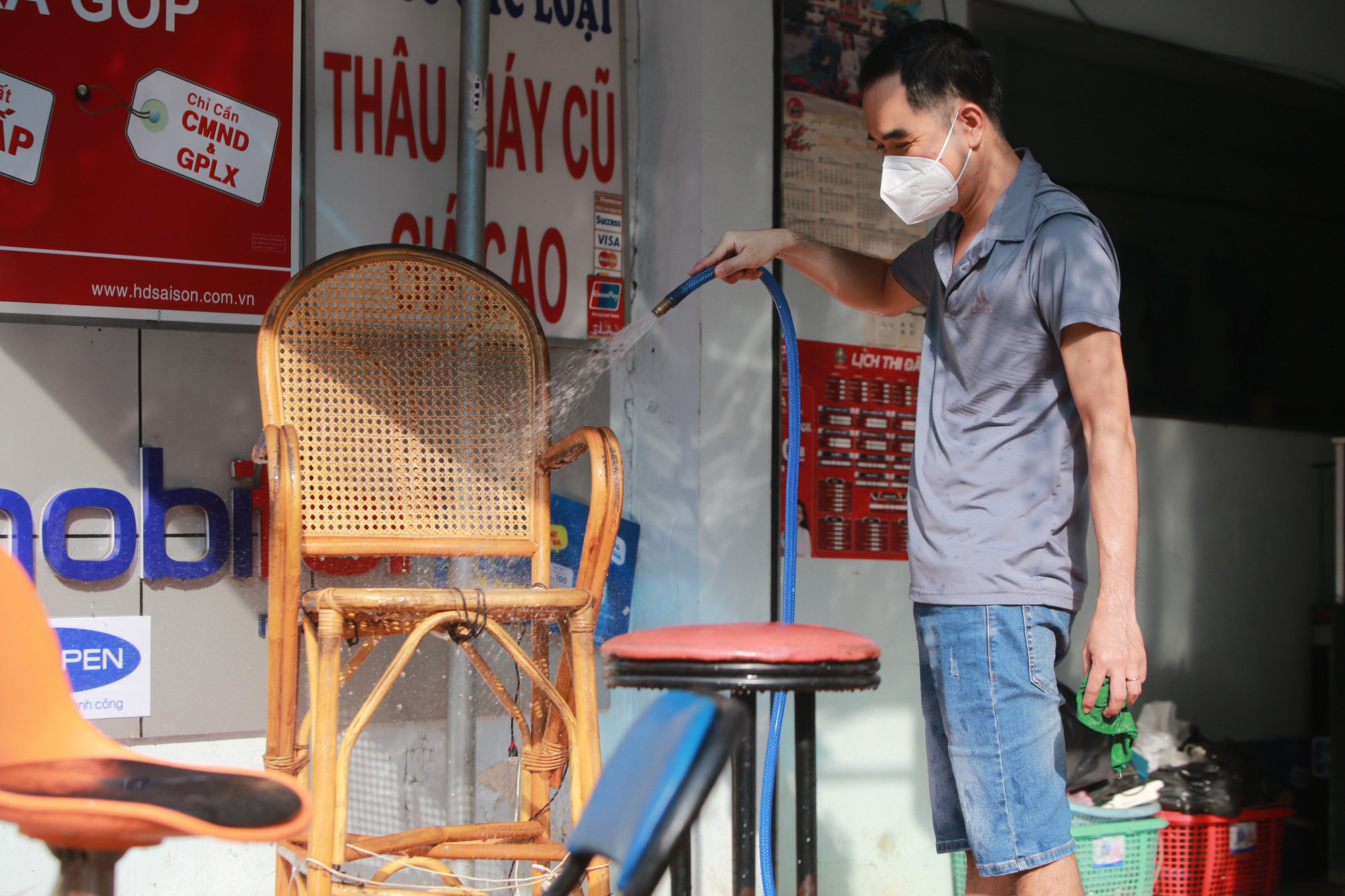 Những hình ảnh lạ mà rất quen ngày đầu tiên TP HCM mở cửa - Ảnh 8. Những hình ảnh lạ mà rất quen ngày đầu tiên TP HCM mở cửa - Ảnh 8.