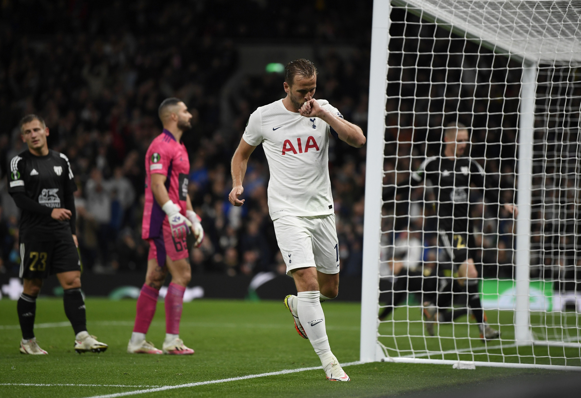 Harry Kane chói sáng, Tottenham đại thắng Europa Conference League - Ảnh 7.