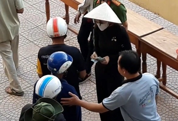 Thừa Thiên – Huế báo cáo việc từ thiện của ca sĩ Thủy Tiên lên Bộ Công an - Ảnh 1. Thừa Thiên – Huế báo cáo việc từ thiện của ca sĩ Thủy Tiên lên Bộ Công an - Ảnh 1.