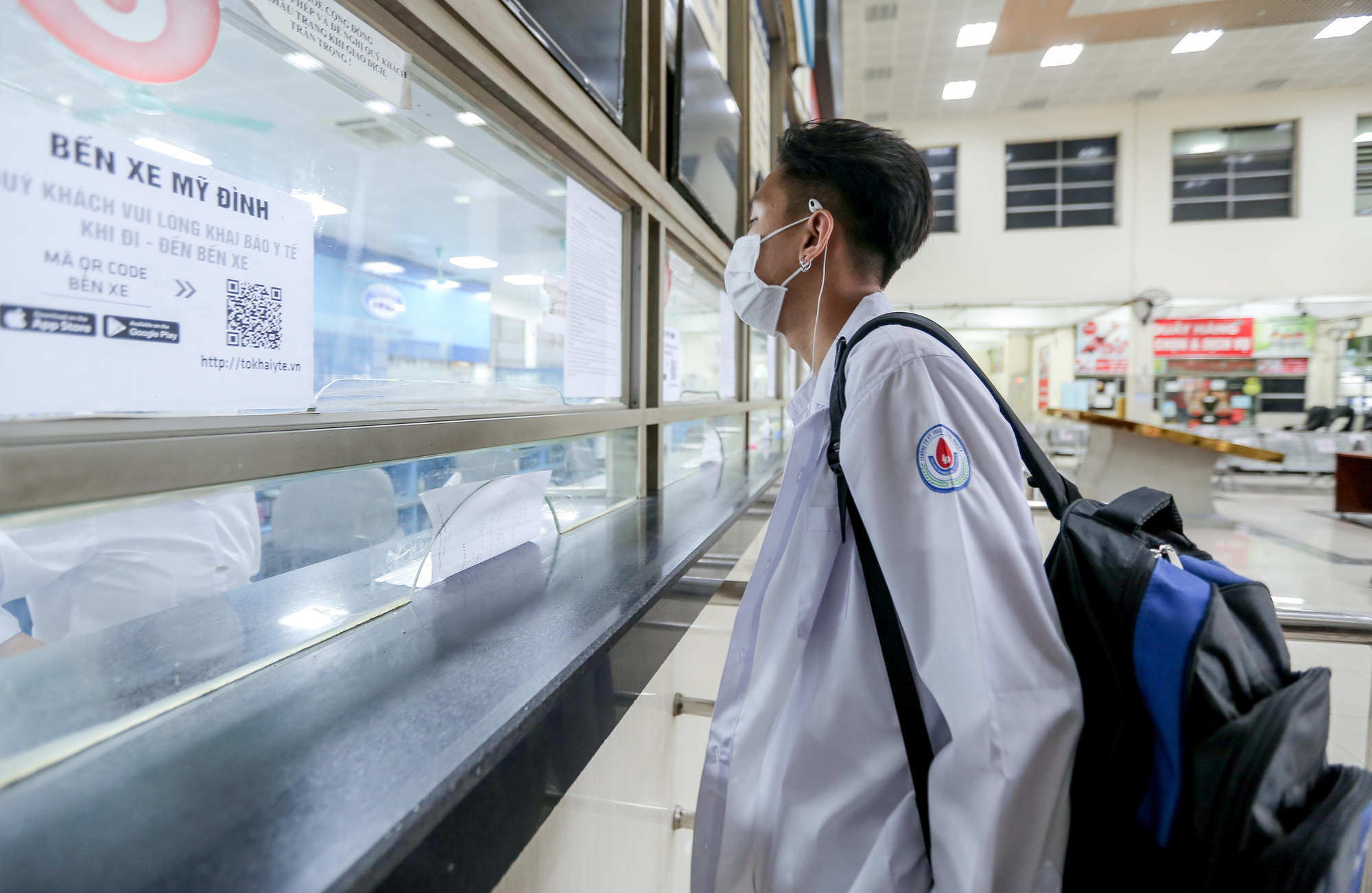 CLIP: Người dân tay xách, nách mang ra bến xe Mỹ Đình phải quay về vì nhiều tuyến chưa hoạt động - Ảnh 7.