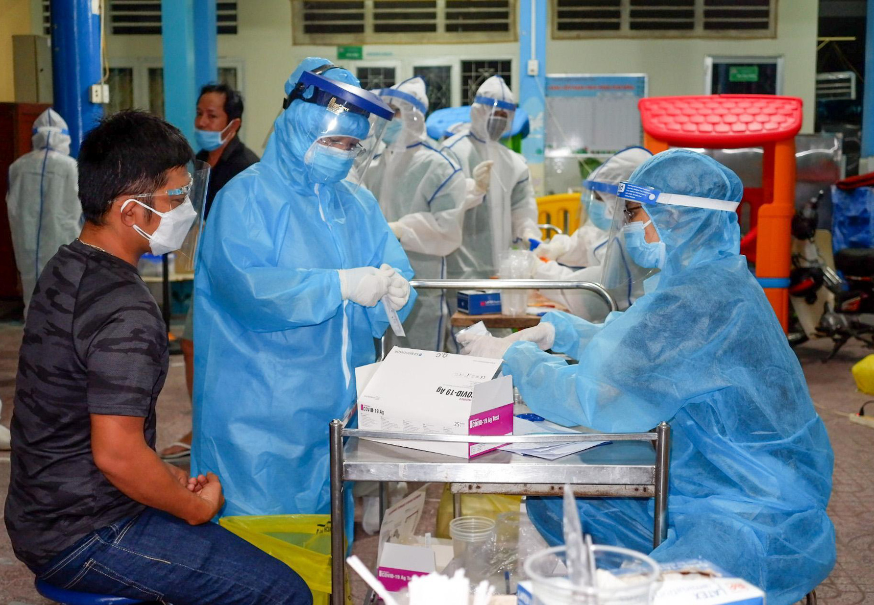 Những trường hợp nào phải xét nghiệm Covid-19 khi di chuyển? - Ảnh 1.