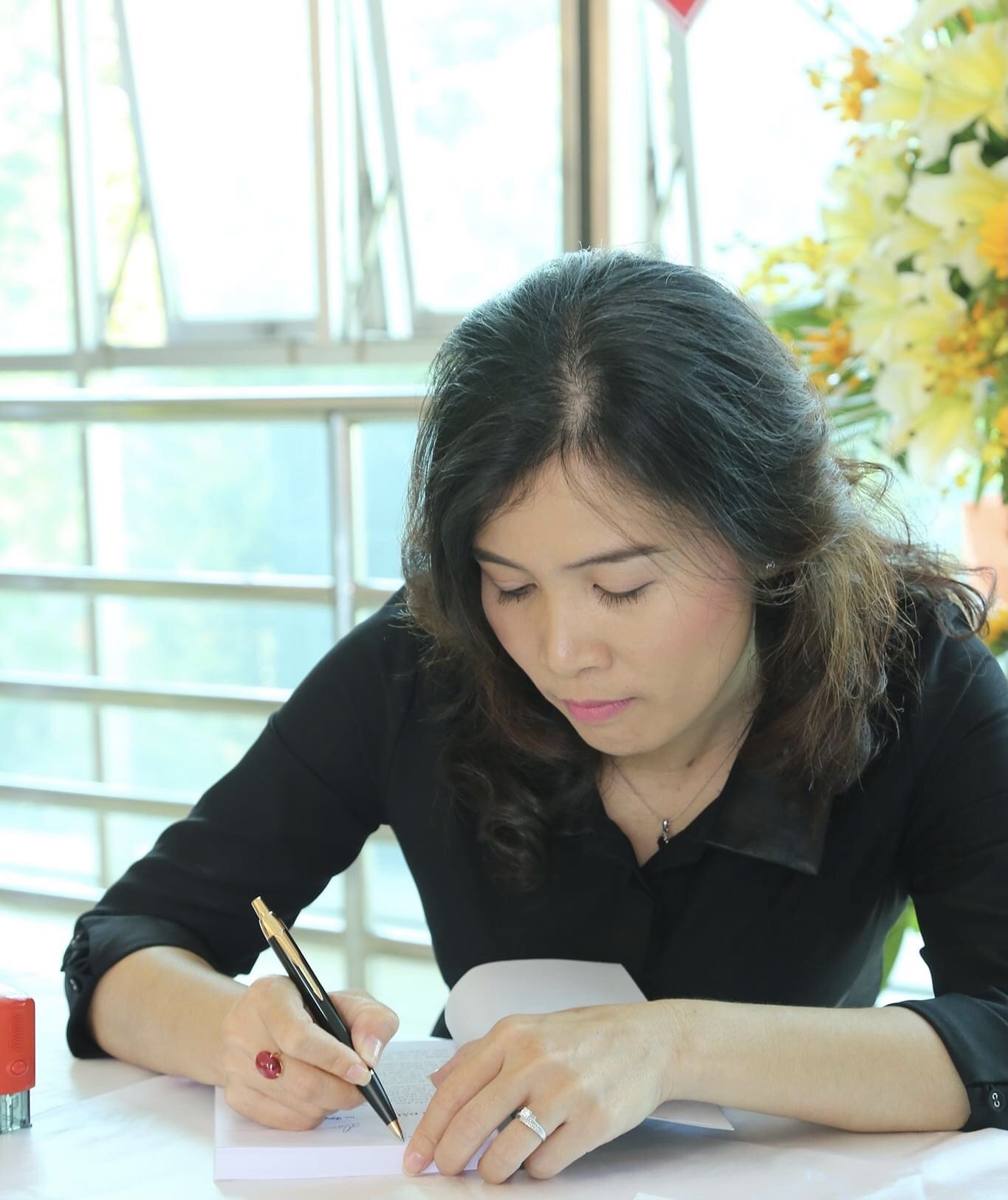 Nhà Báo Hàn Ni Làm Việc Với Công An Bình Dương Về Đơn Tố Giác Bà Nguyễn  Phương Hằng - Báo Người Lao Động