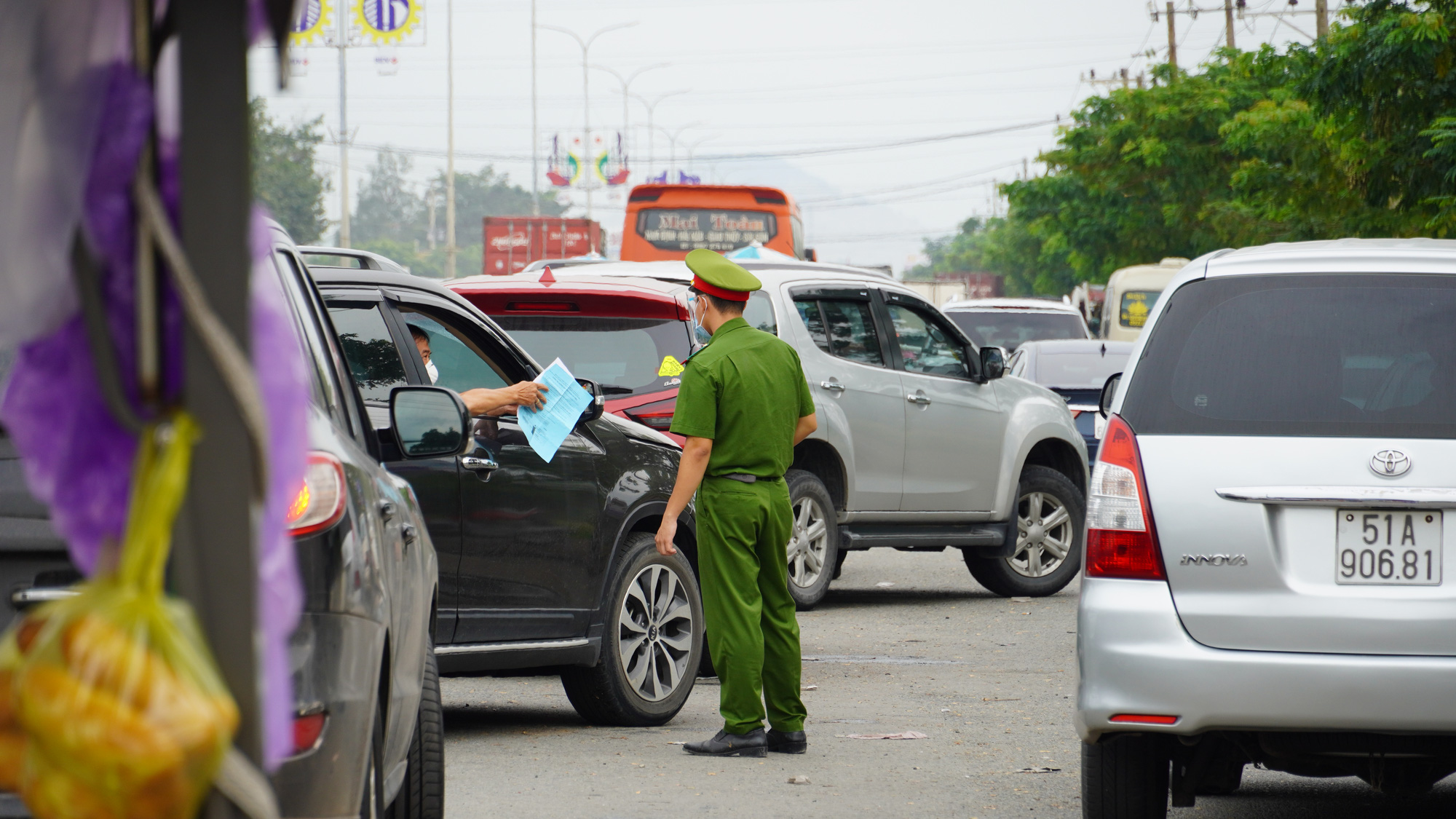 Người dân quay về đông nghẹt, chốt vào Bà Rịa - Vũng Tàu chật cứng xe - Ảnh 11.