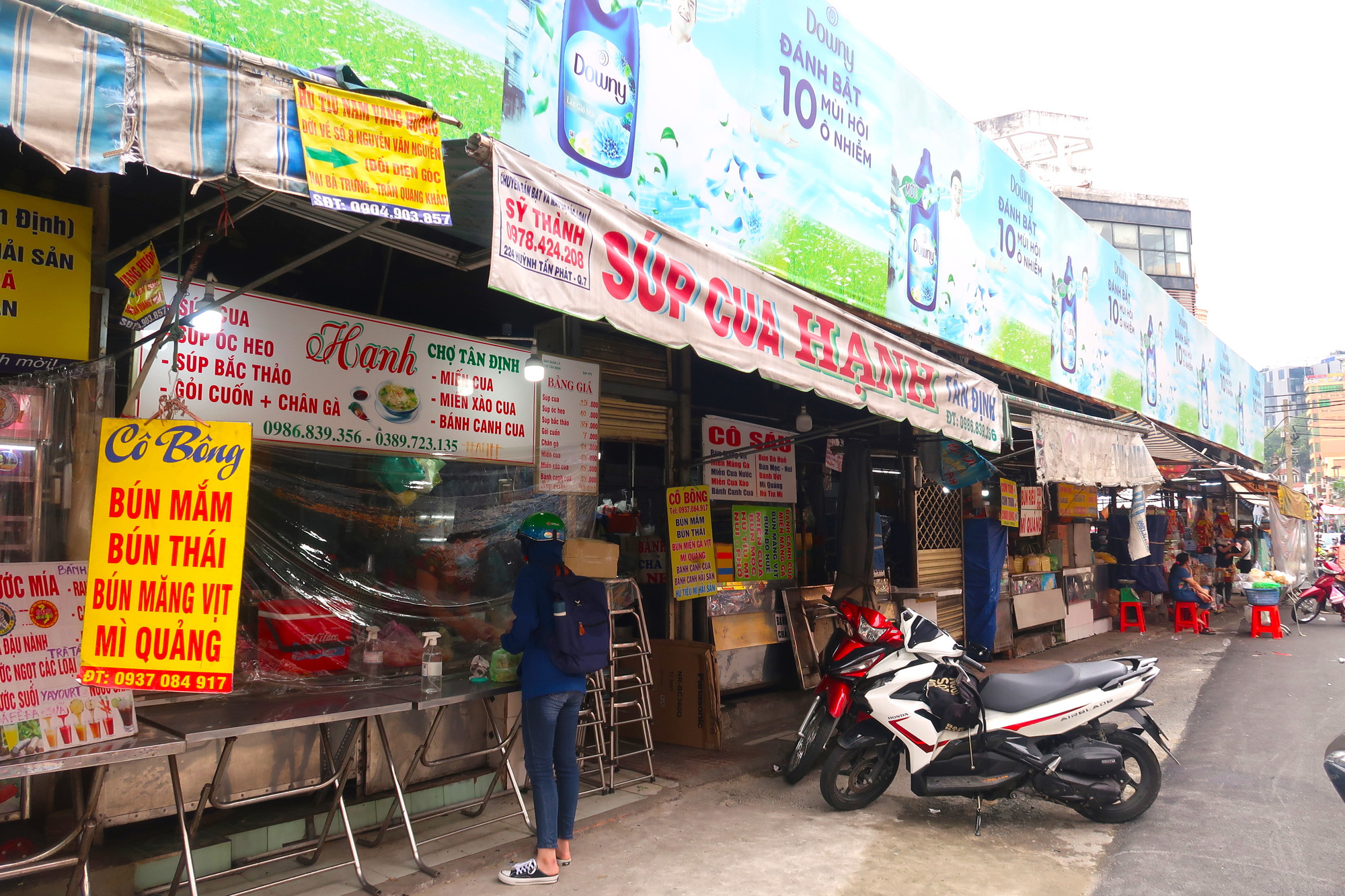 Quán ăn ở TP HCM: Nơi nhộn nhịp, nơi đìu hiu - Ảnh 4. Quán ăn ở TP HCM: Nơi nhộn nhịp, nơi đìu hiu - Ảnh 4.