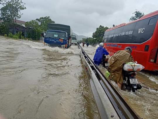 Quảng Nam, Thừa Thiên- Huế, Quảng Trị: Mưa lớn, ngập lụt, người mất tích - Ảnh 5.