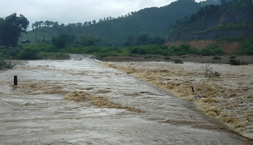 Quảng Nam, Thừa Thiên- Huế, Quảng Trị: Mưa lớn, ngập lụt, người mất tích - Ảnh 1.