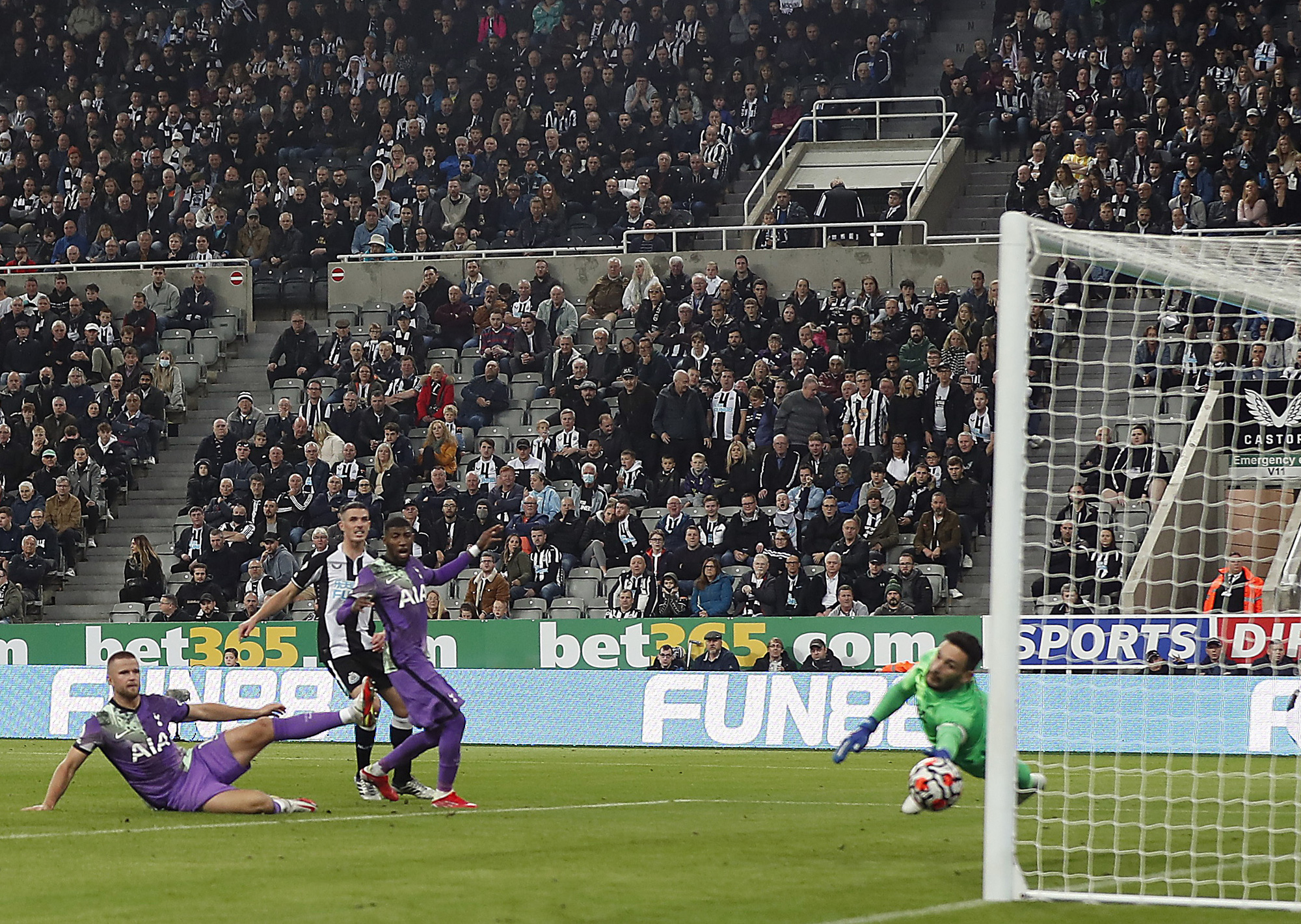 Newcastle thảm bại ngày ra mắt chủ mới, Tottenham bay vào Top 5 Ngoại hạng - Ảnh 8.