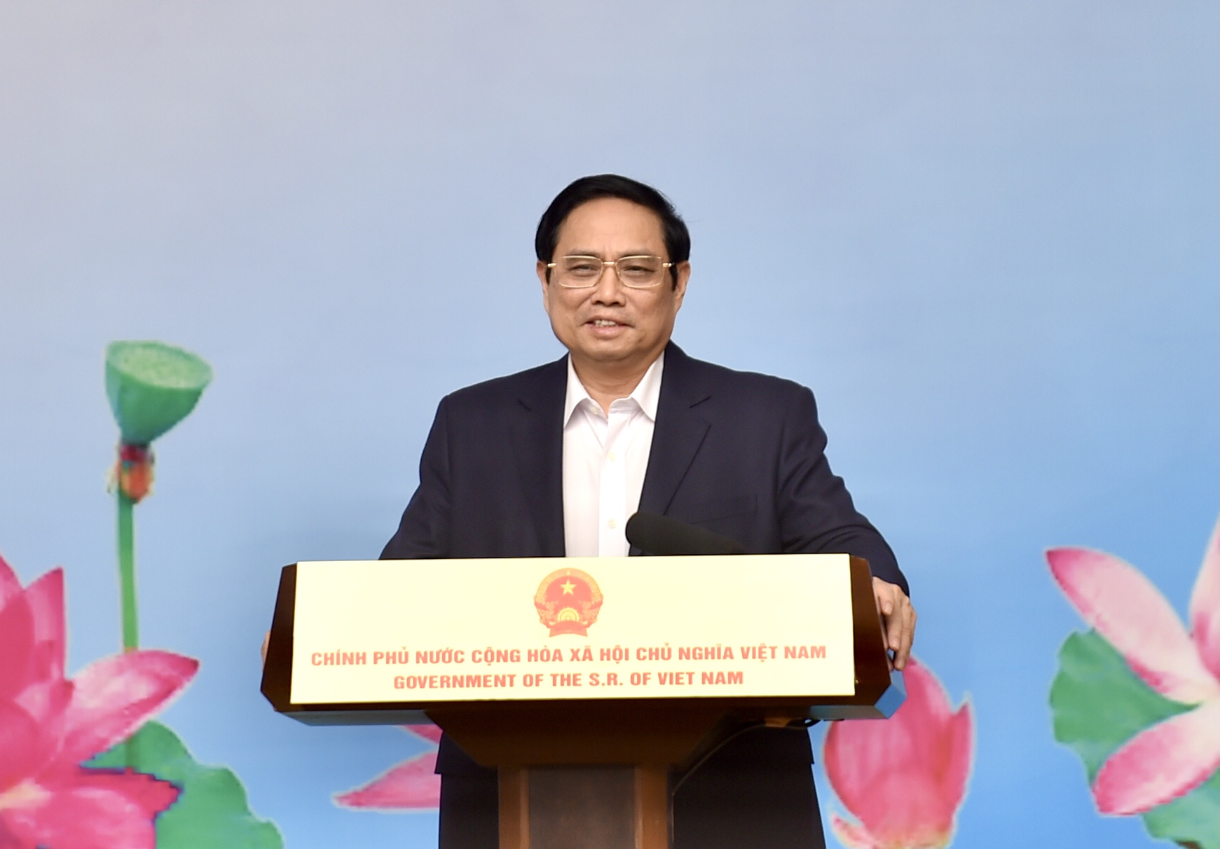 Thủ tướng: Hơn 24.000 y bác sĩ... là hơn 24.000 bông hoa đẹp - Ảnh 3. Thủ tướng: Hơn 24.000 y bác sĩ... là hơn 24.000 bông hoa đẹp - Ảnh 3.