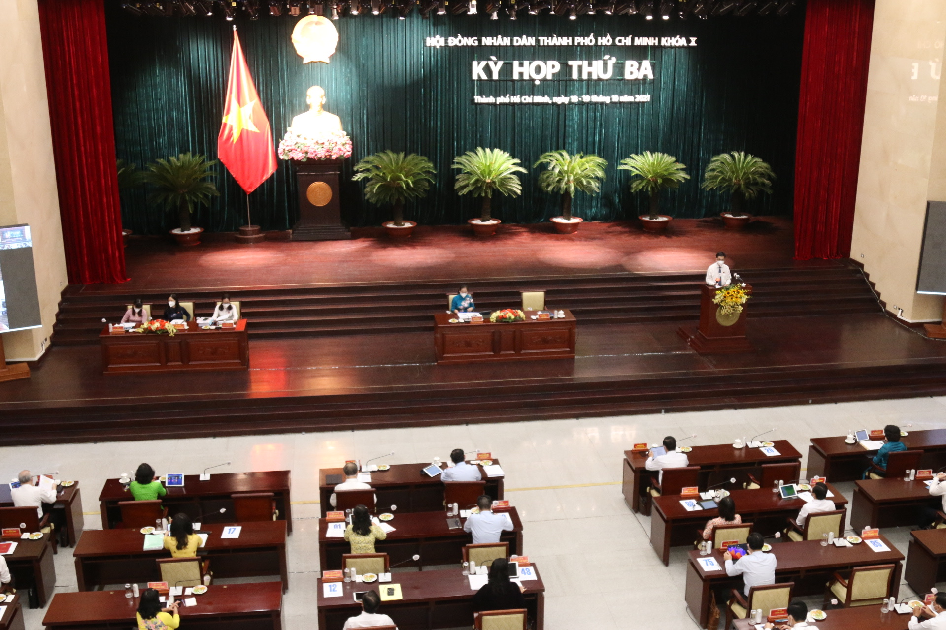 HĐND TP HCM đang họp kỳ họp thứ 3 để bàn và thông qua nhiều quyết sách - Ảnh 3. HĐND TP HCM đang họp kỳ họp thứ 3 để bàn và thông qua nhiều quyết sách - Ảnh 3.
